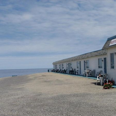 Motel Le Noroit L'Anse-au-Griffon ภายนอก รูปภาพ