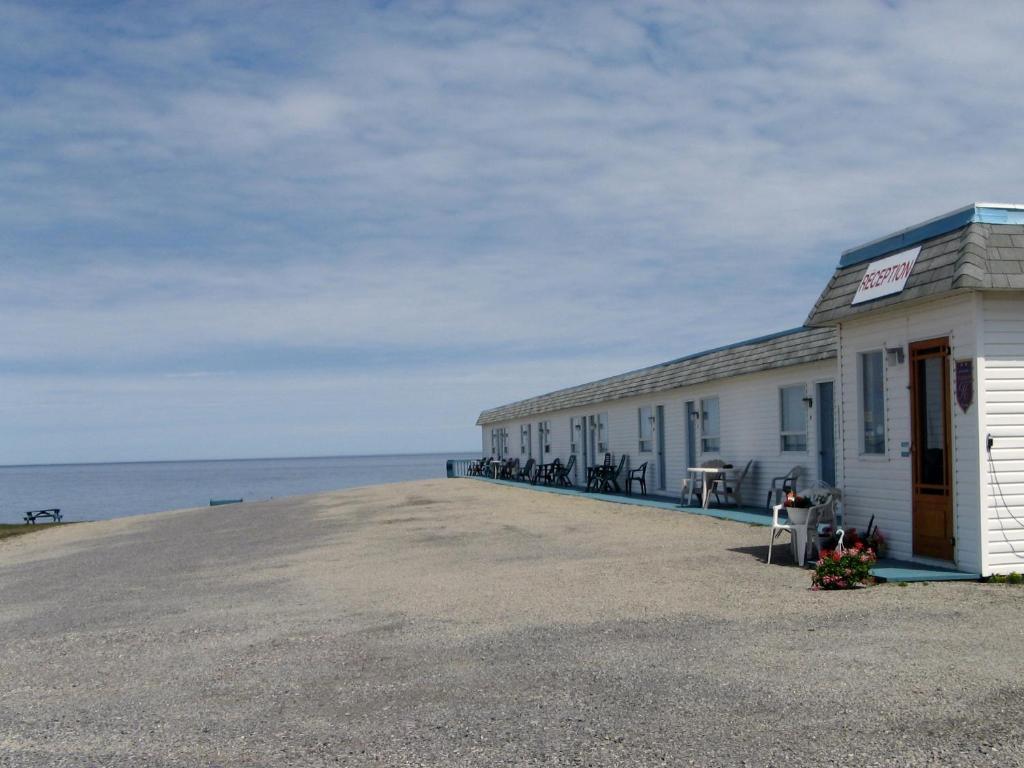 Motel Le Noroit L'Anse-au-Griffon ภายนอก รูปภาพ