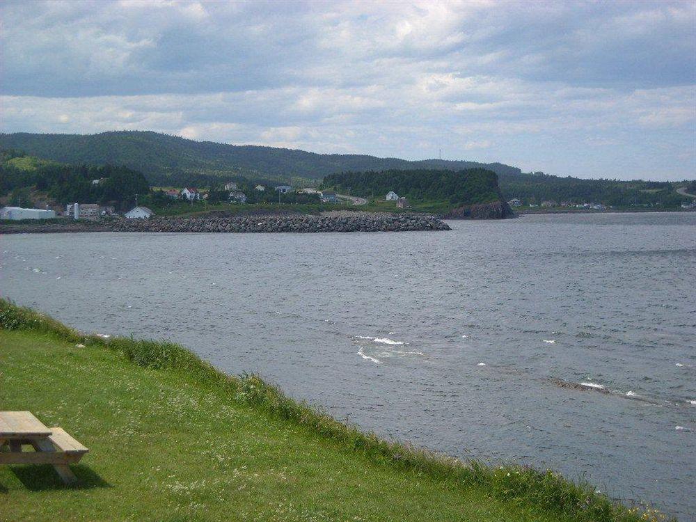Motel Le Noroit L'Anse-au-Griffon ภายนอก รูปภาพ