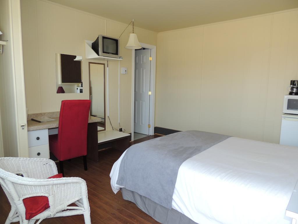Motel Le Noroit L'Anse-au-Griffon ภายนอก รูปภาพ